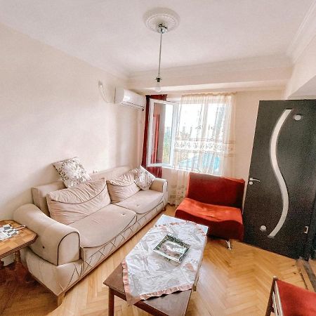Naira Apartment Batoemi Buitenkant foto