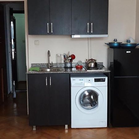 Naira Apartment Batoemi Buitenkant foto