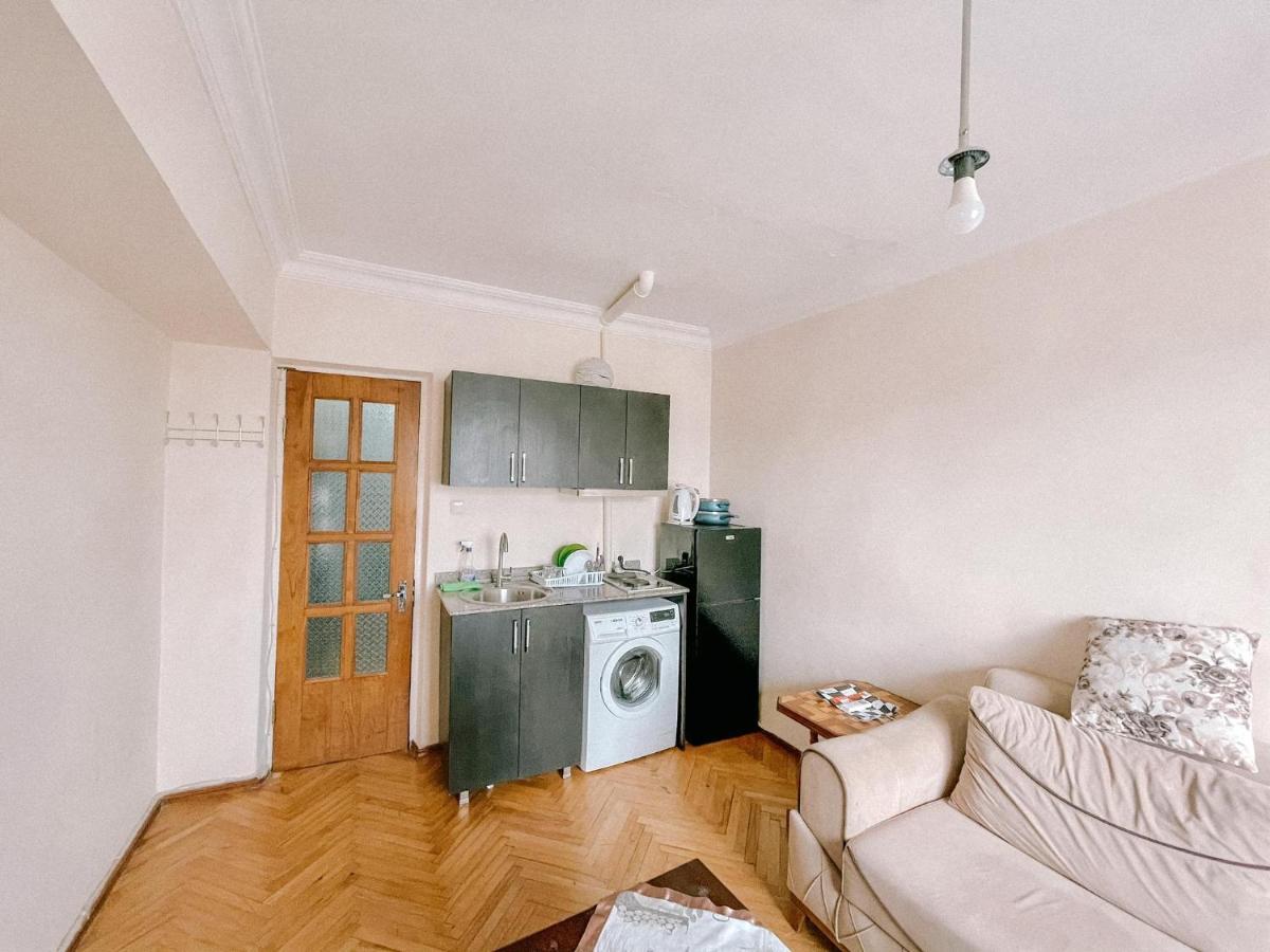 Naira Apartment Batoemi Buitenkant foto