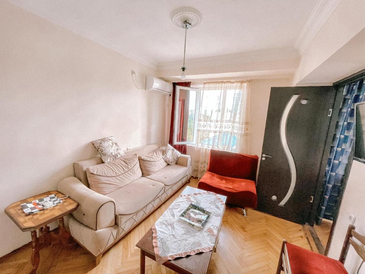 Naira Apartment Batoemi Buitenkant foto