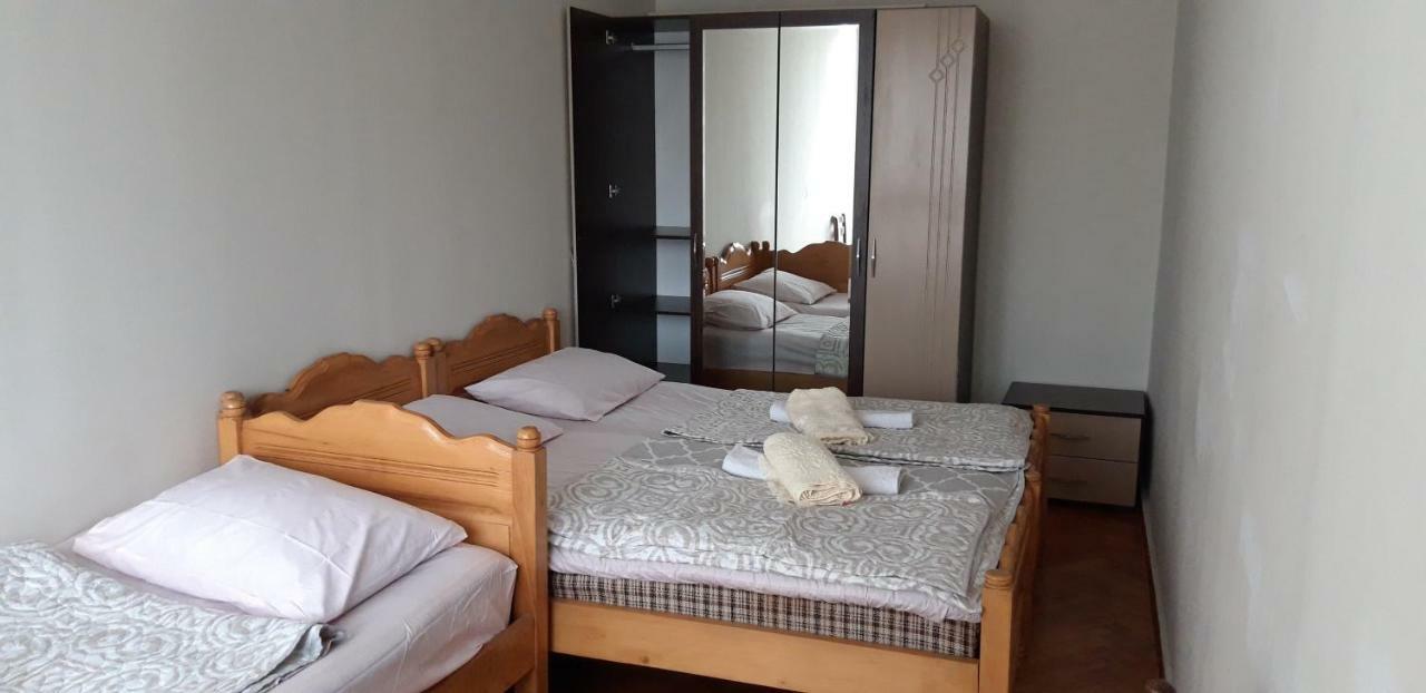 Naira Apartment Batoemi Buitenkant foto