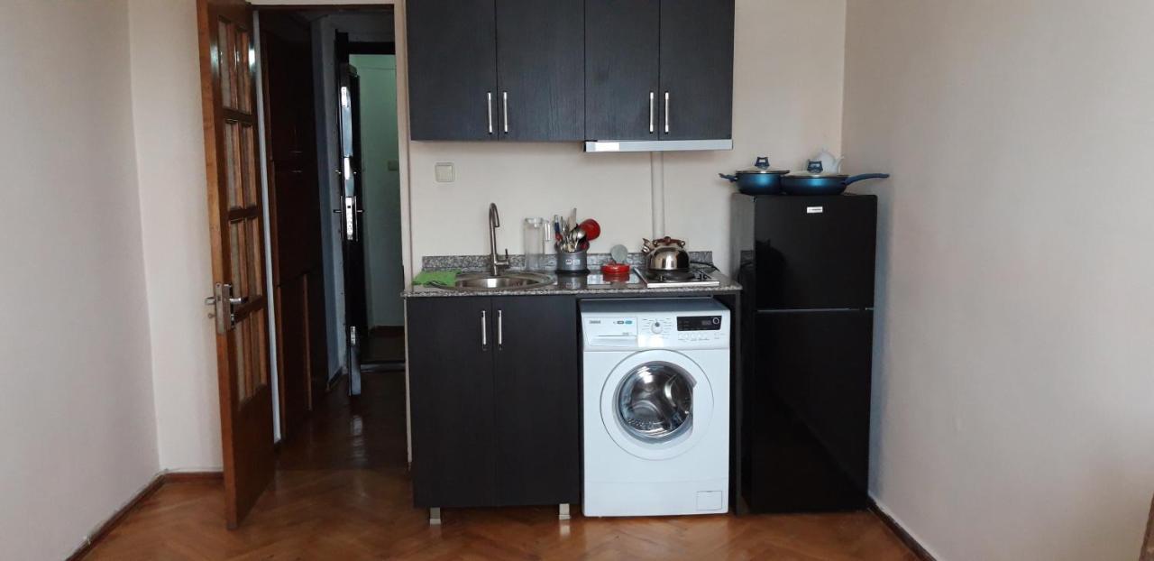 Naira Apartment Batoemi Buitenkant foto