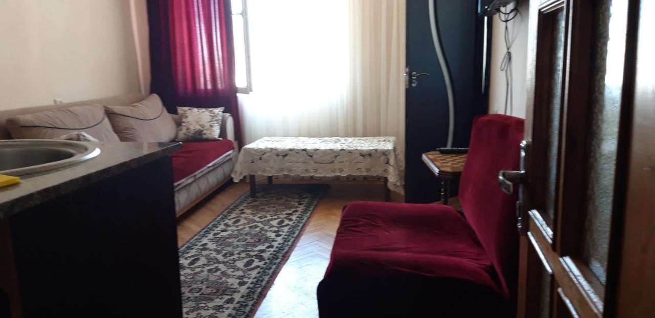 Naira Apartment Batoemi Buitenkant foto